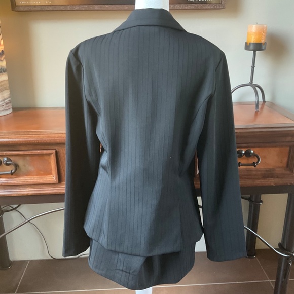 Ally B Skirt and Jacket Combo Suit. Black Pinstripe. Size 9 - Picture 5 of 14